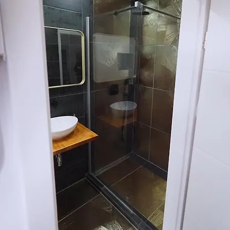 La Marilyn By Leslodgespa - Confort De Gamme, Salle De Bain Privee, Jardin Et Cuisine Commune, A 5 Minutes De L'aeroport Apartamento
