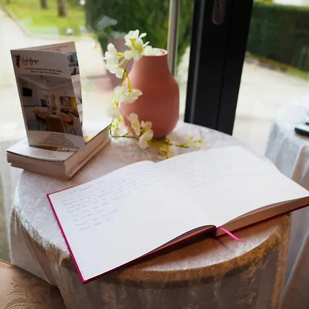 Apartment La Marilyn By Leslodgespa - Confort De Gamme, Salle De Bain Privee, Jardin Et Cuisine Commune, A 5 Minutes De L'aeroport *