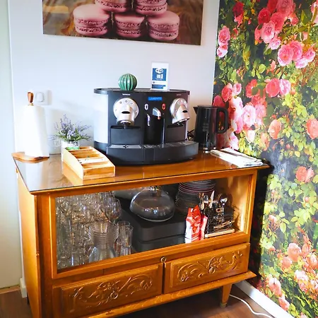 La Marilyn By Leslodgespa - Confort De Gamme, Salle De Bain Privee, Jardin Et Cuisine Commune, A 5 Minutes De L'aeroport Apartment *