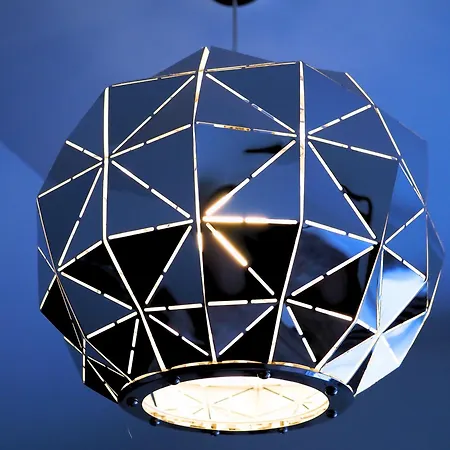 Apartment La Marilyn By Leslodgespa - Confort De Gamme, Salle De Bain Privee, Jardin Et Cuisine Commune, A 5 Minutes De L'aeroport *