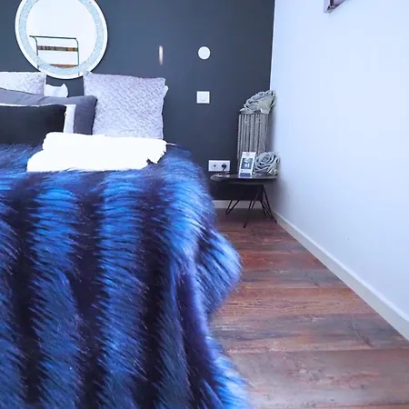 La Marilyn By Leslodgespa - Confort De Gamme, Salle De Bain Privee, Jardin Et Cuisine Commune, A 5 Minutes De L'aeroport Apartment