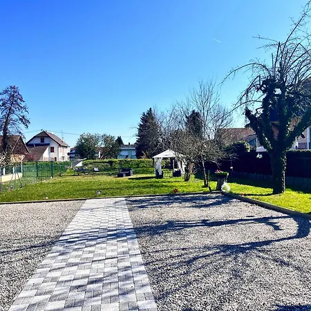 Apartamento La Marilyn By Leslodgespa - Confort De Gamme, Salle De Bain Privee, Jardin Et Cuisine Commune, A 5 Minutes De L'aeroport *
