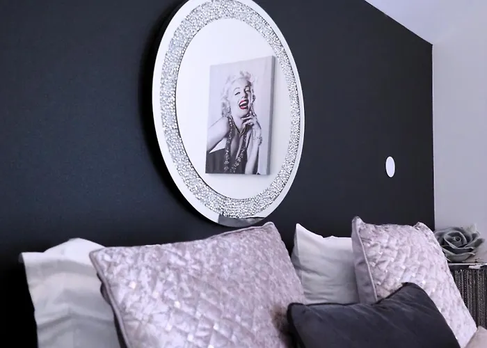 La Marilyn By Leslodgespa - Confort De Gamme, Salle De Bain Privee, Jardin Et Cuisine Commune, A 5 Minutes De L'aeroport * Blotzheim