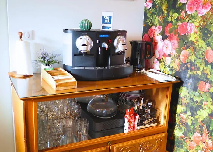 La Marilyn By Leslodgespa - Confort De Gamme, Salle De Bain Privee, Jardin Et Cuisine Commune, A 5 Minutes De L'aeroport Apartment *