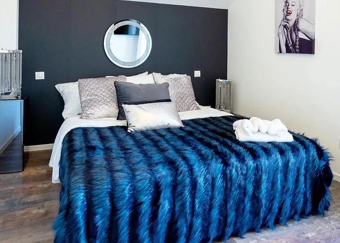 Apartment La Marilyn By Leslodgespa - Confort De Gamme, Salle De Bain Privee, Jardin Et Cuisine Commune, A 5 Minutes De L'aeroport Blotzheim