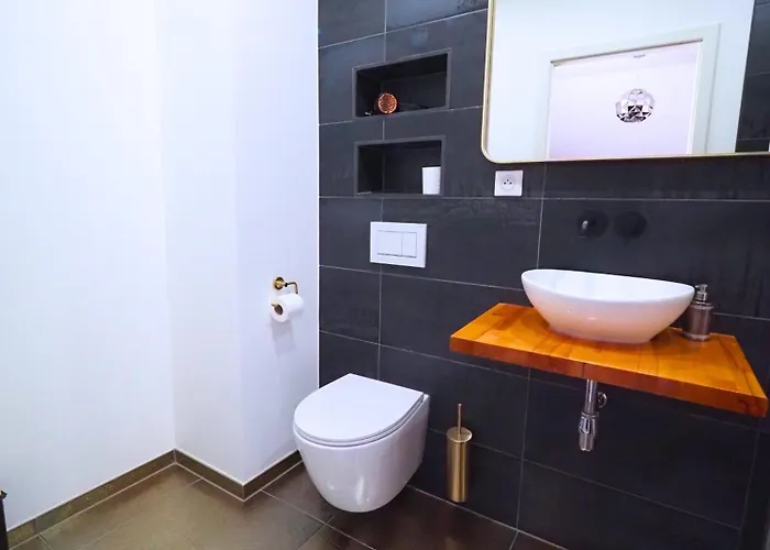 Apartment La Marilyn By Leslodgespa - Confort De Gamme, Salle De Bain Privee, Jardin Et Cuisine Commune, A 5 Minutes De L'aeroport Blotzheim